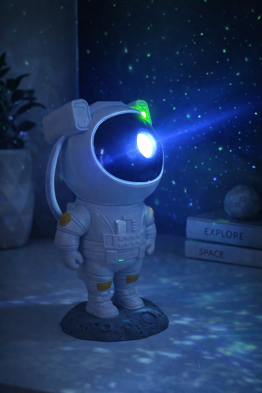 Lampă de Veghe Proiector Astronaut Galaxie – 8 Efecte, 360°, Timer, Telecomandă, Cadou Perfect ZanaCasei.Ro