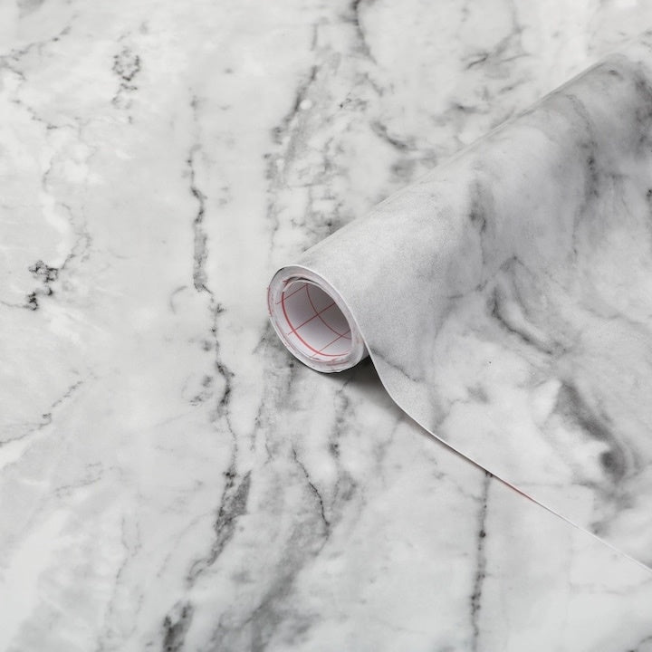 Folie autoadeziva pentru mobila cu model marmura, 60 x 300 cm, alb si gri, autocolant decorativ PVC ZanaCasei.Ro