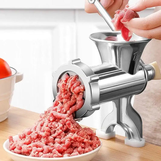 Mașină de tocat manuală Nr. 10 din aluminiu, în uz, cu carne tocată